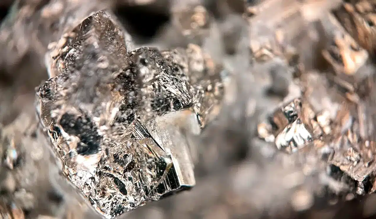 Terres rares : pourquoi et comment investir dans ces métaux stratégiques ?